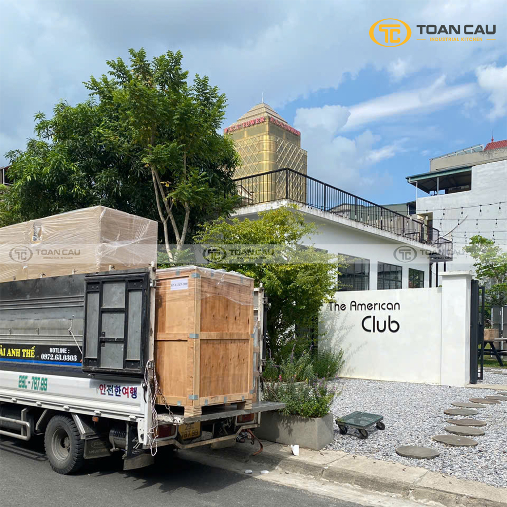 Lap dat thiet bi bep nha hang The American Club 01