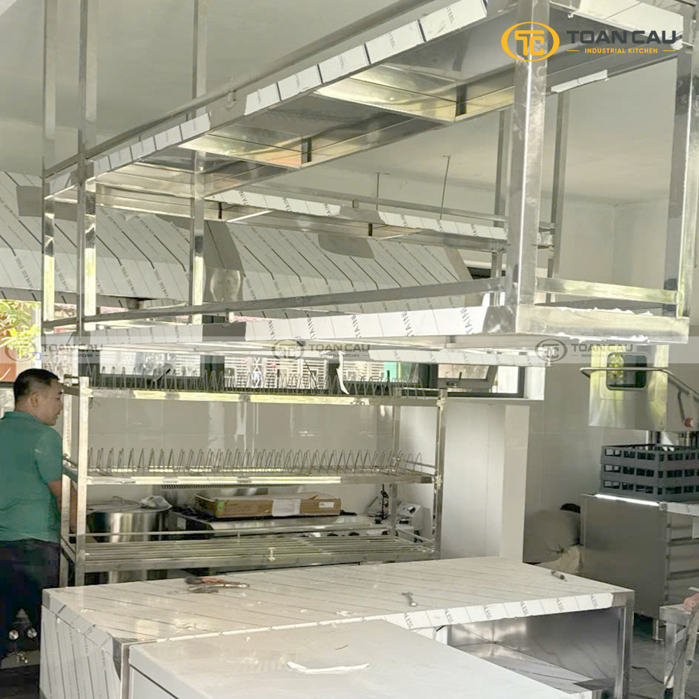 Lap dat thiet bi bep nha hang The American Club 03