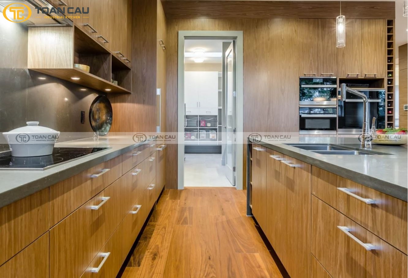 Gạch ốp bếp sáng màu dễ dàng phối hợp với nội thất
