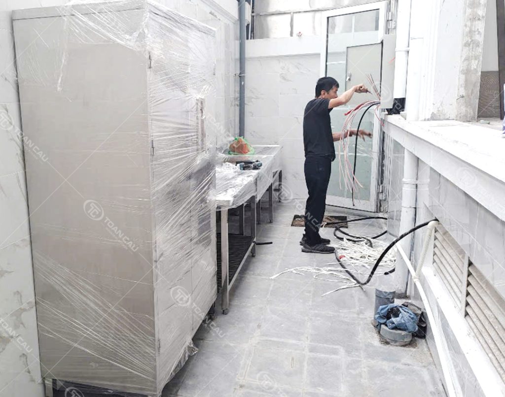 Hình ảnh thi công lắp đặt thiết bị bếp nhà hàng Phúc Hưng