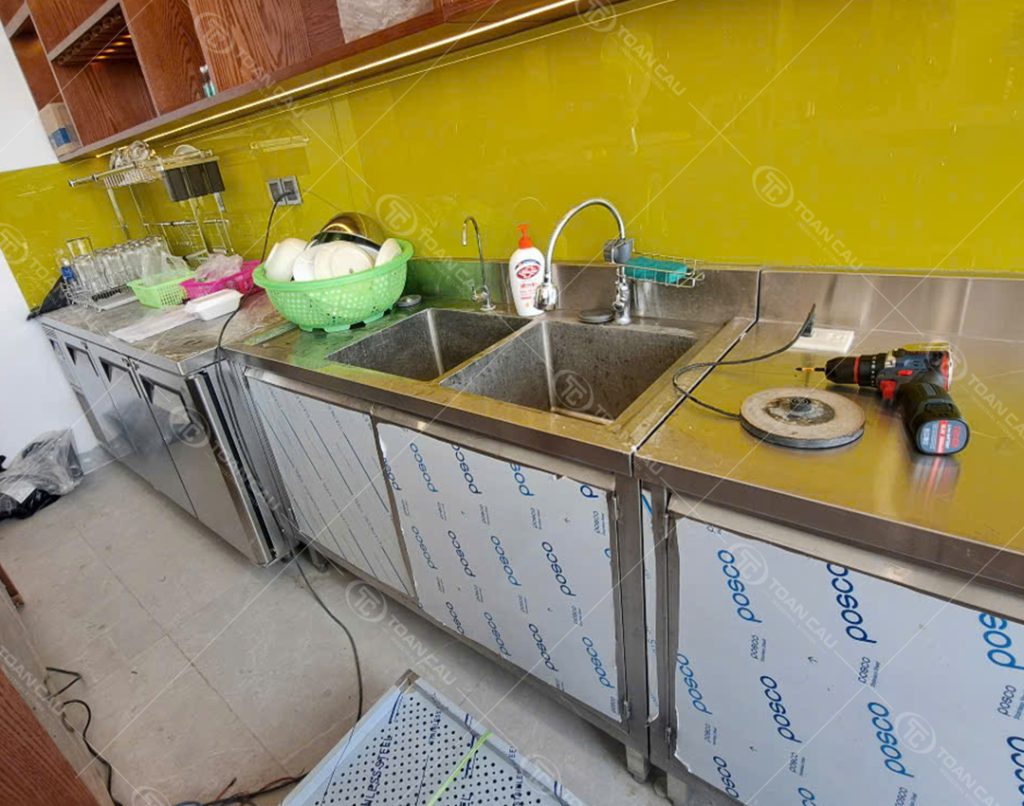 Hình ảnh thi công lắp đặt thiết bị bếp nhà hàng Phúc Hưng 5
