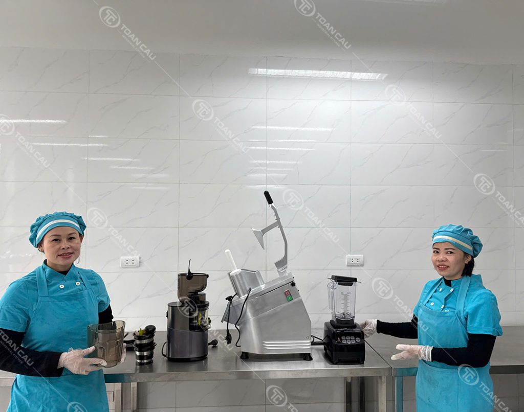 Máy móc hiện đại hỗ trợ cho công tác sơ chế, chế biến