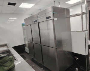 khu bao quan bep nha hang sushi