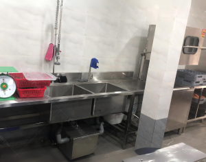 khu rua bep nha hang