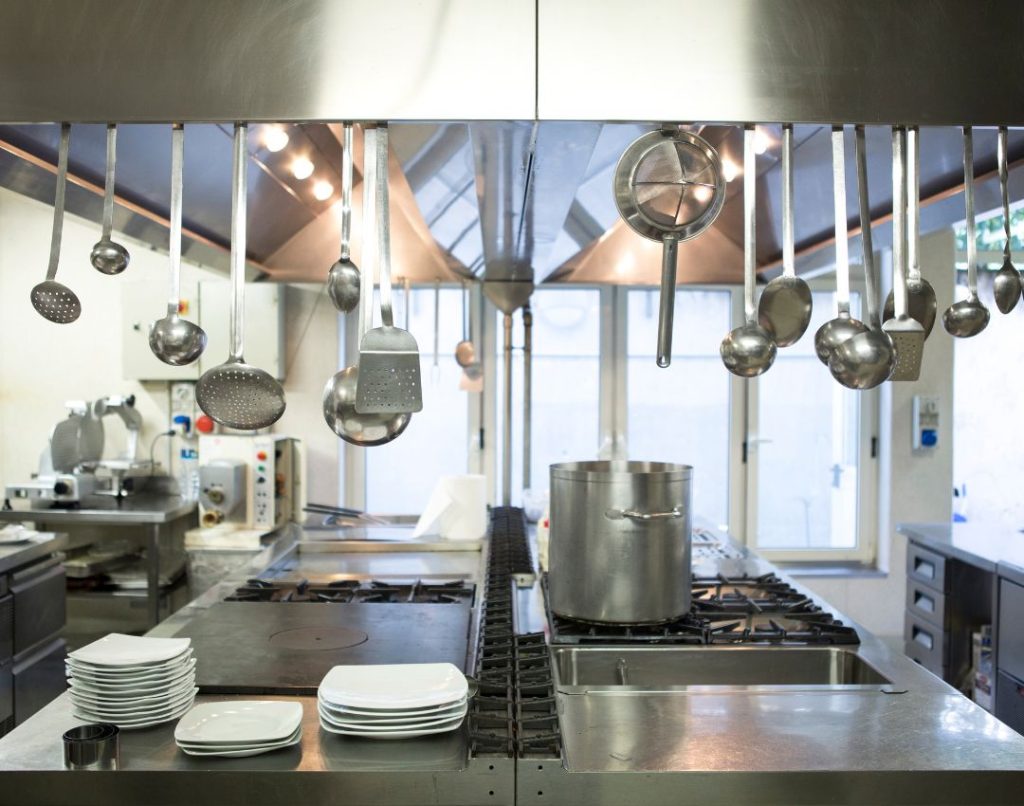 thiết kế bếp công nghiệp châu á