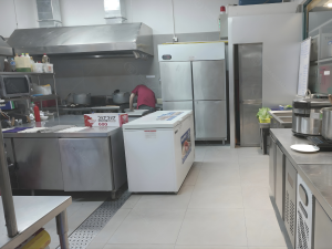 khong gian bep nha hang