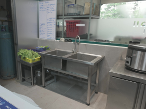 khu rua bep nha hang