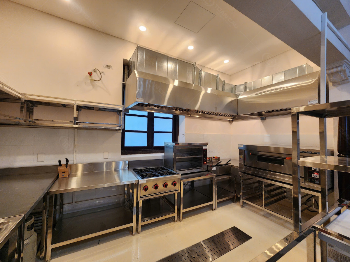 Hình ảnh bếp toàn cầu thiết kế Thiết kế hệ thống hút mùi nhà hàng cho bếp kín, diện tích nhỏ