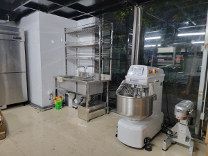 Khu trộn bột của tiệm bánh