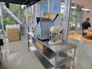Máy cắt bánh mì