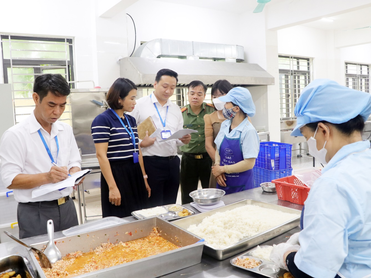 Vấn Đề An Toàn Vệ Sinh Thực Phẩm Bếp Ăn Tập Thể 2 Kiểm soát an toàn thực phẩm bếp ăn tập thể