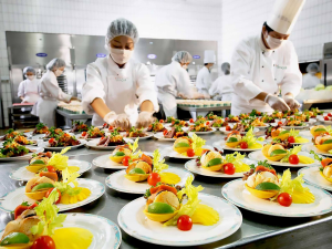 Tiêu Chuẩn Vệ Sinh An Toàn Thực Phẩm Trong Bếp Ăn Công Nghiệp