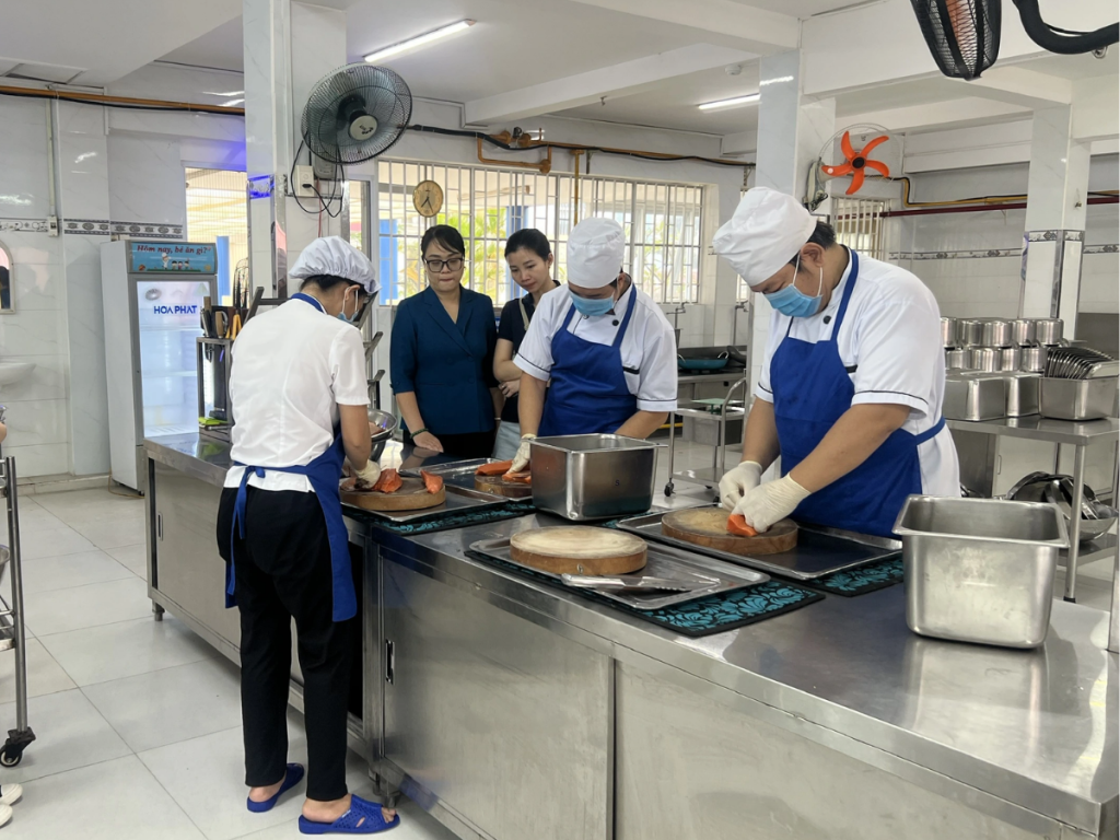 Bếp 1 Chiều Mầm Non: Tiêu Chuẩn Và Lợi Ích Cần Biết