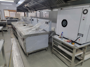Lắp đặt bếp từ công nghiệp cho dự án thiết kế bếp nhà hàng Phù Đổng