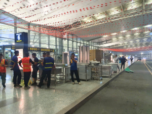 Thiết bị bếp công nghiệp được vận chuyển tập kết tài sân bay