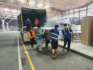 Vận chuyển bếp từ công nghiệp vào dự án thiết kế bếp nhà hàng Phù Đổng - chi nhánh Nội Bài