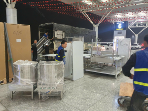 Vận chuyển thiết bị bếp inox cho dự án thiết kế bếp nhà hàng Phù Đổng